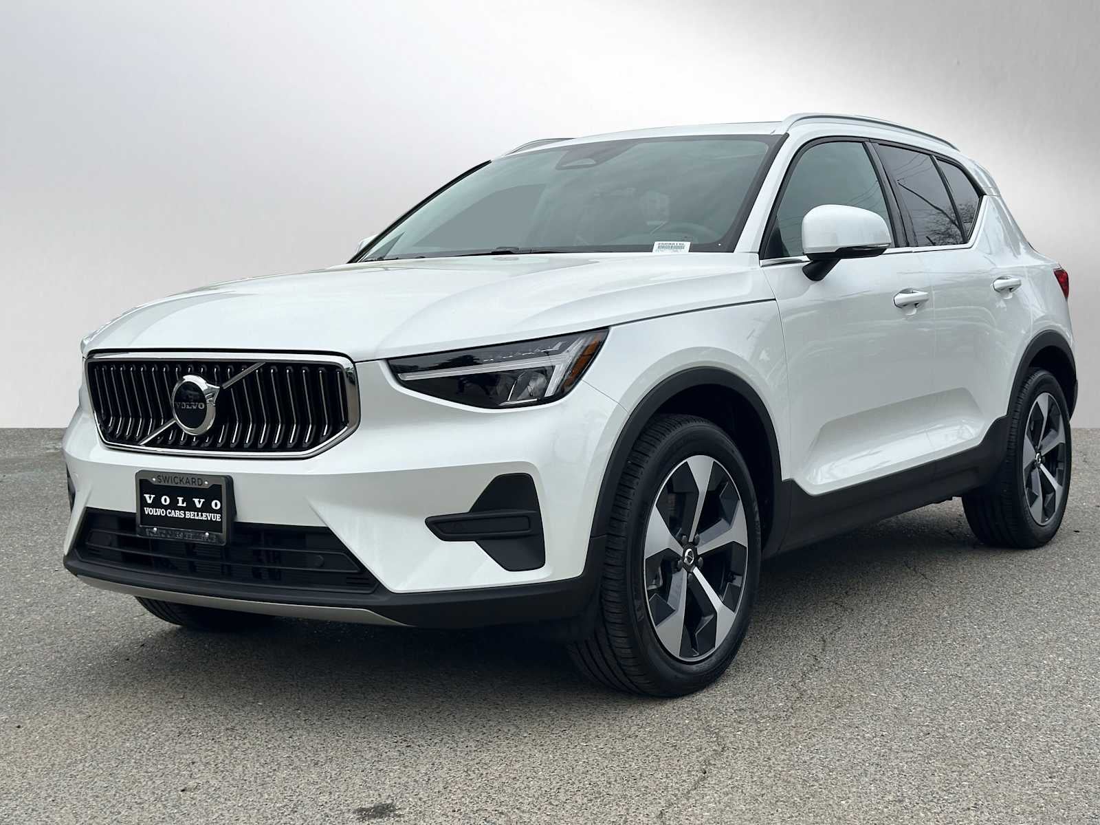 2025 Volvo XC40 Core Bright Theme