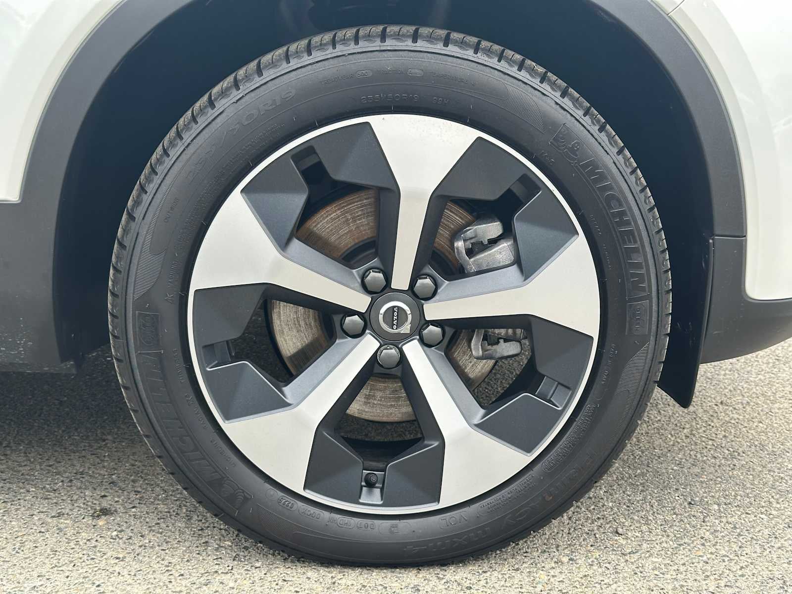 2025 Volvo XC40 Core Bright Theme