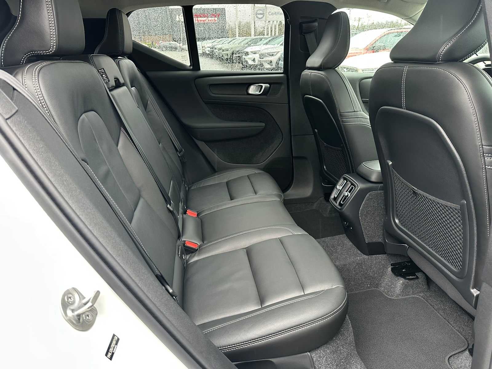 2025 Volvo XC40 Core Bright Theme