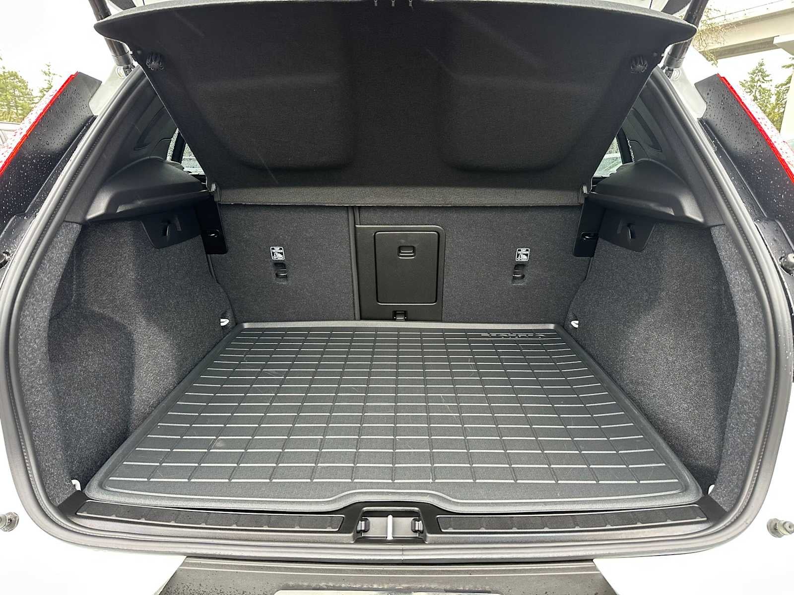 2025 Volvo XC40 Core Bright Theme