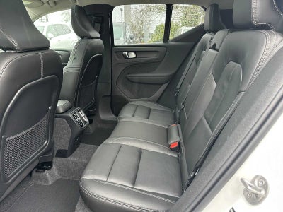 2025 Volvo XC40 Core Bright Theme