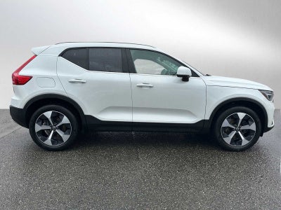 2025 Volvo XC40 Core Bright Theme