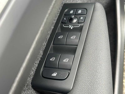 2025 Volvo XC40 Core Bright Theme