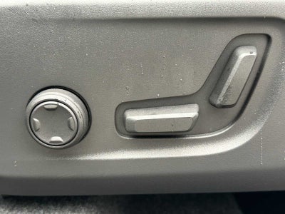 2025 Volvo XC40 Core Bright Theme