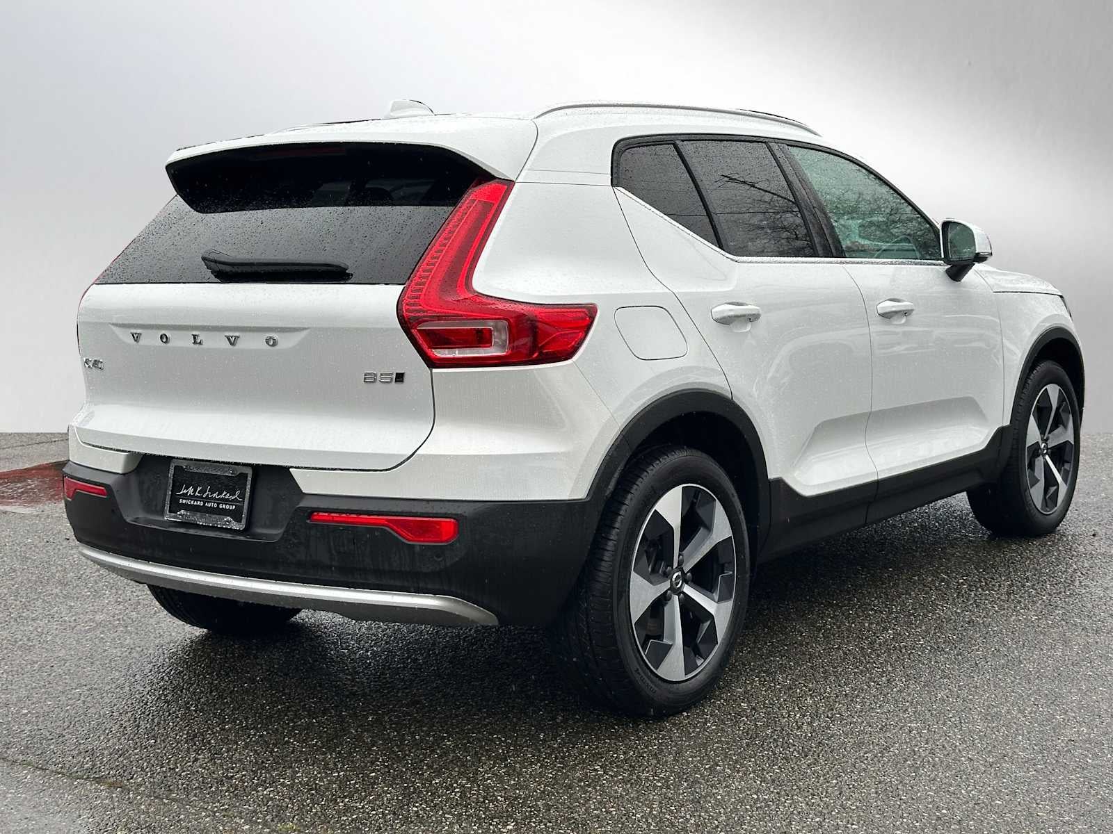 2025 Volvo XC40 Core Bright Theme