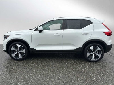 2025 Volvo XC40 Core Bright Theme