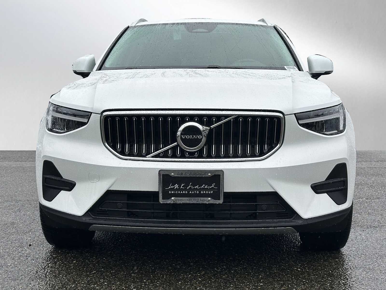 2025 Volvo XC40 Core Bright Theme