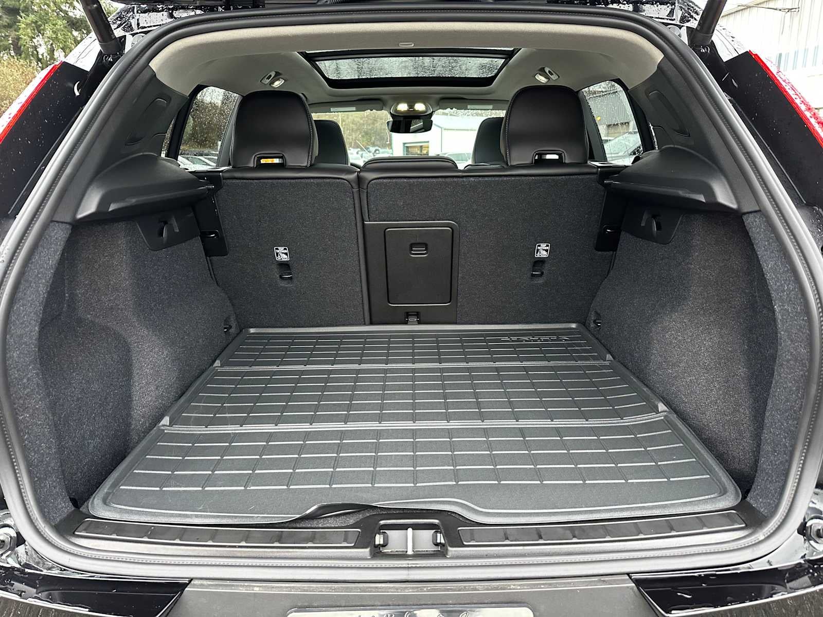 2025 Volvo XC40 Core Bright Theme