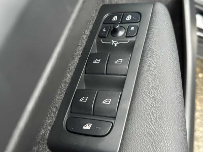 2025 Volvo XC40 Core Bright Theme