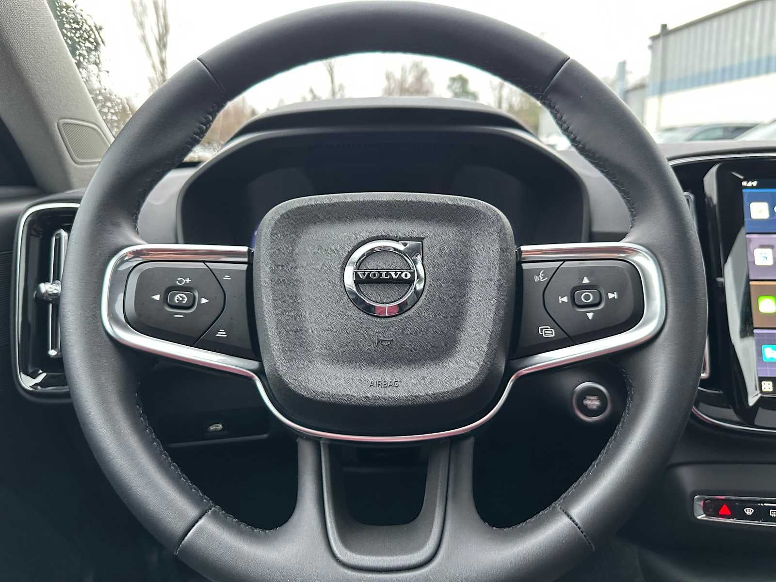 2025 Volvo XC40 Core Bright Theme