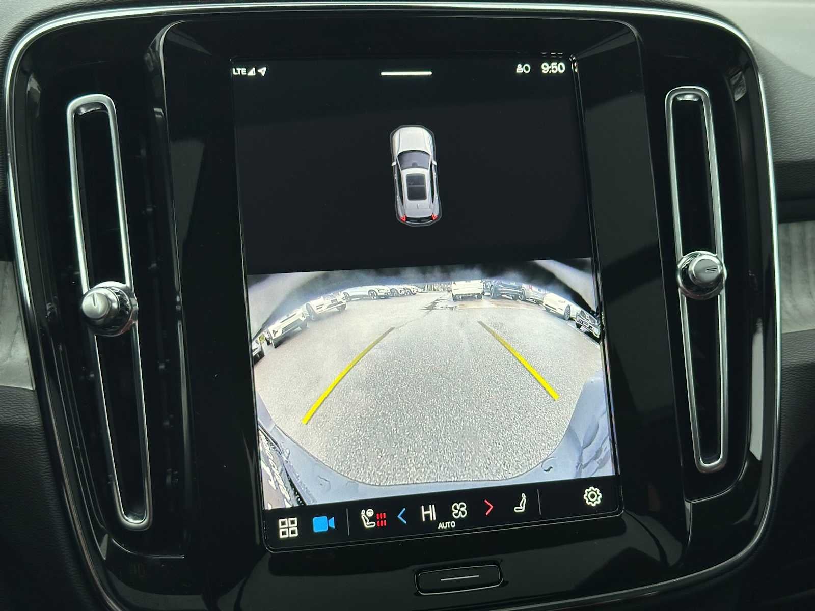 2025 Volvo XC40 Core Bright Theme