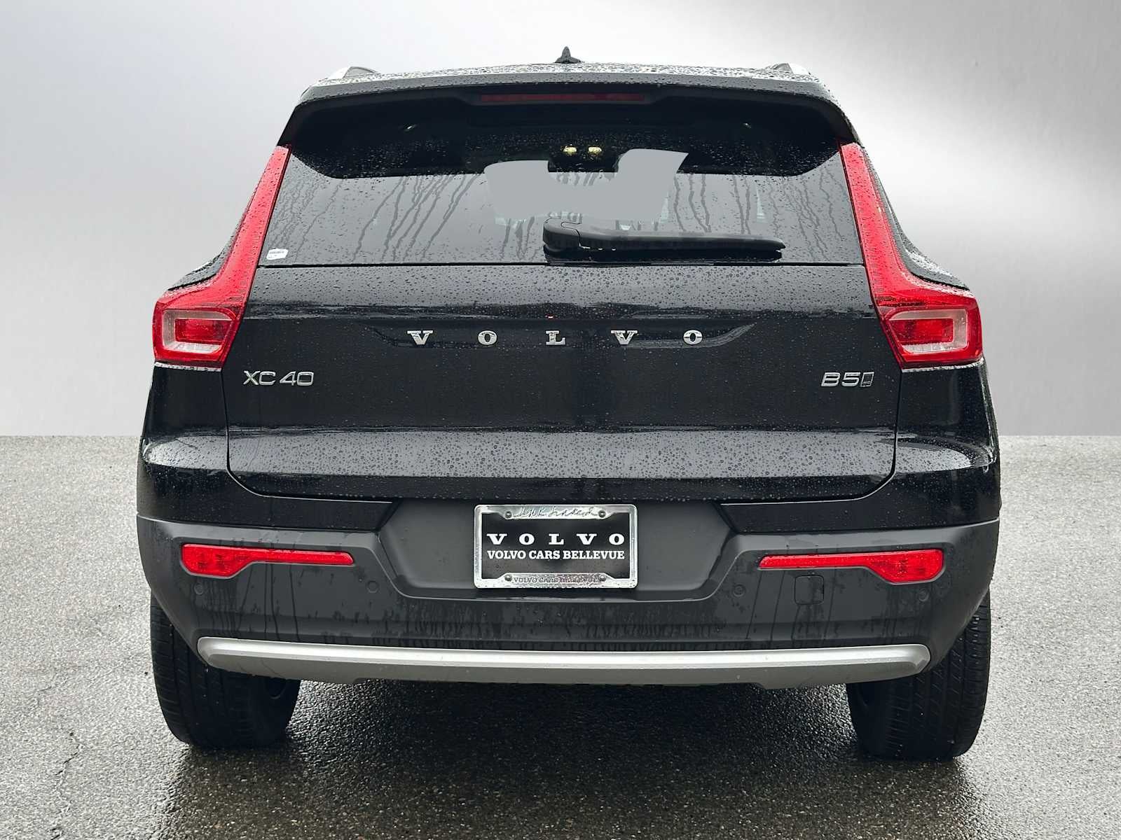 2025 Volvo XC40 Core Bright Theme