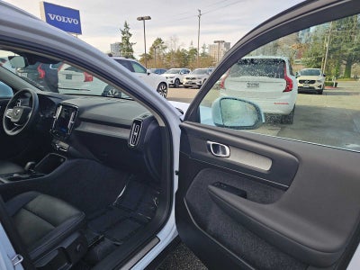 2025 Volvo XC40 Core Bright Theme