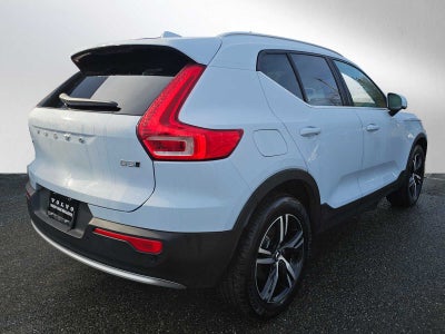 2025 Volvo XC40 Core Bright Theme