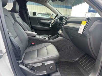 2025 Volvo XC40 Core Bright Theme