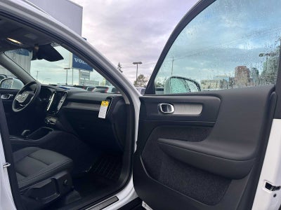 2025 Volvo XC40 Core Bright Theme