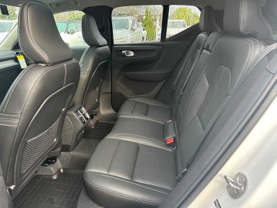 2025 Volvo XC40 Core Bright Theme