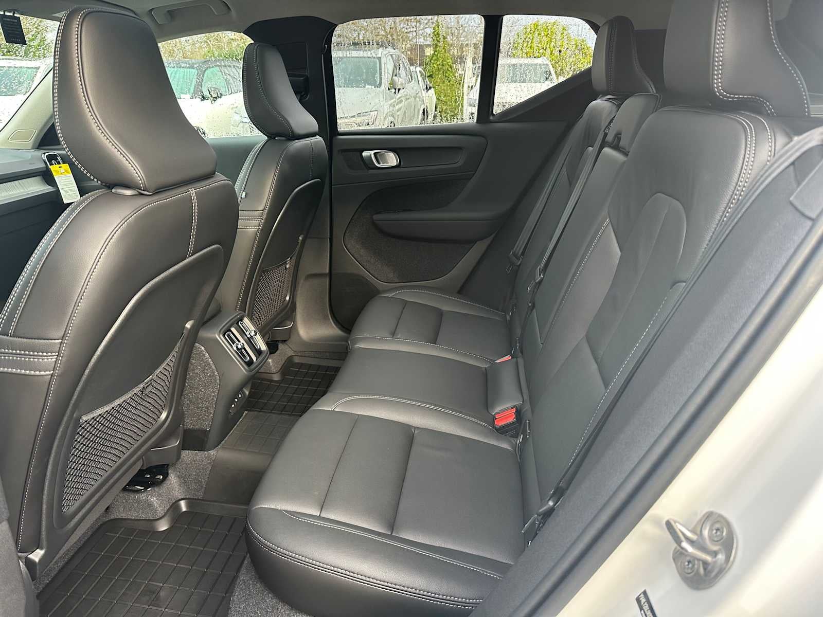 2025 Volvo XC40 Core Bright Theme