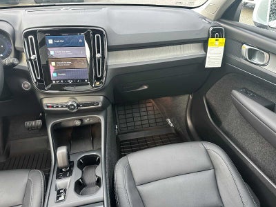 2025 Volvo XC40 Core Bright Theme