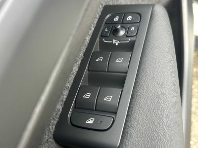 2025 Volvo XC40 Core Bright Theme