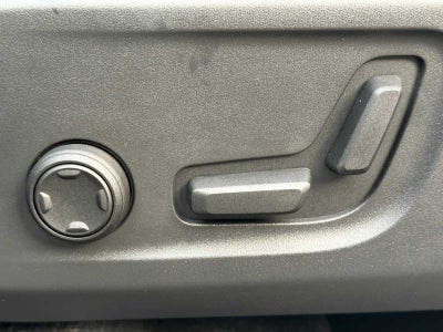 2025 Volvo XC40 Core Bright Theme