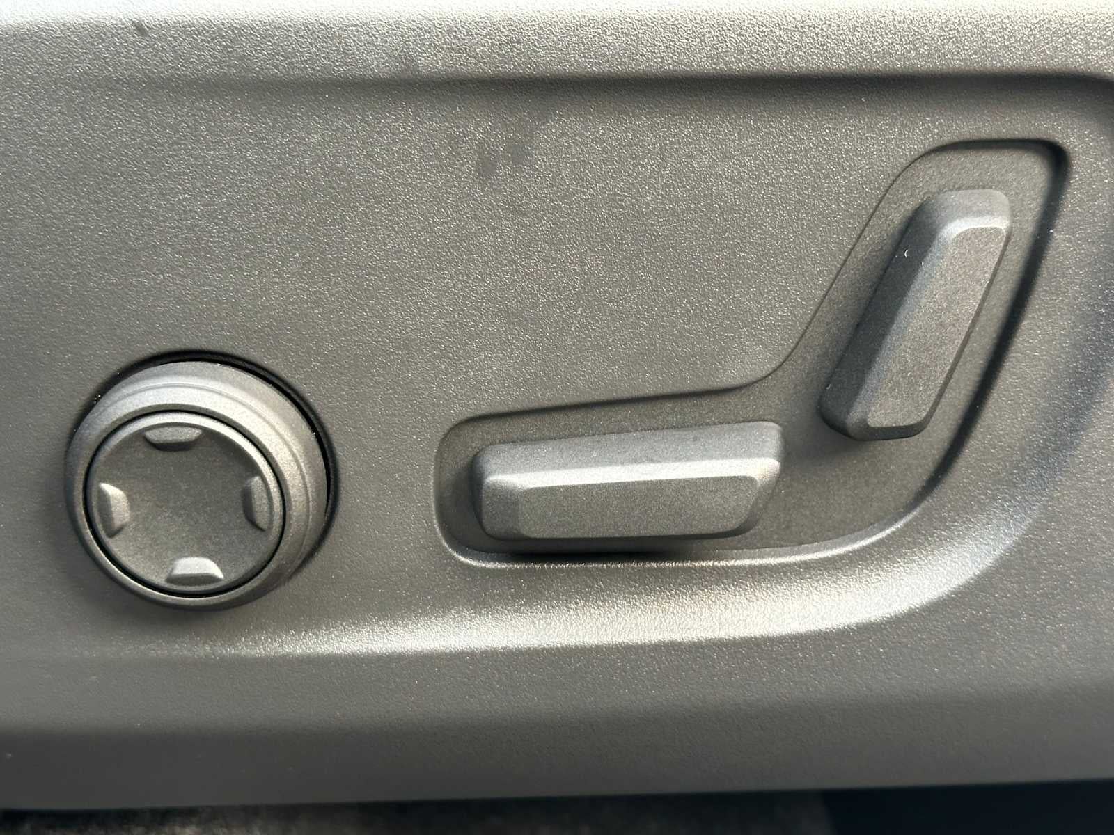 2025 Volvo XC40 Core Bright Theme