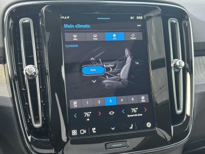 2025 Volvo XC40 Core Bright Theme