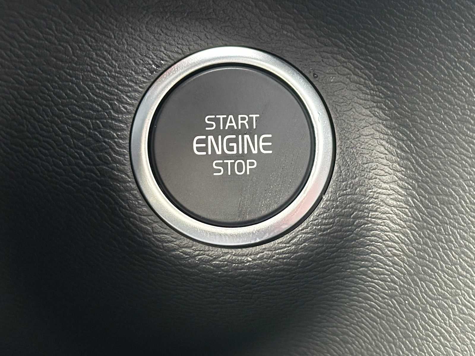 2025 Volvo XC40 Core Bright Theme