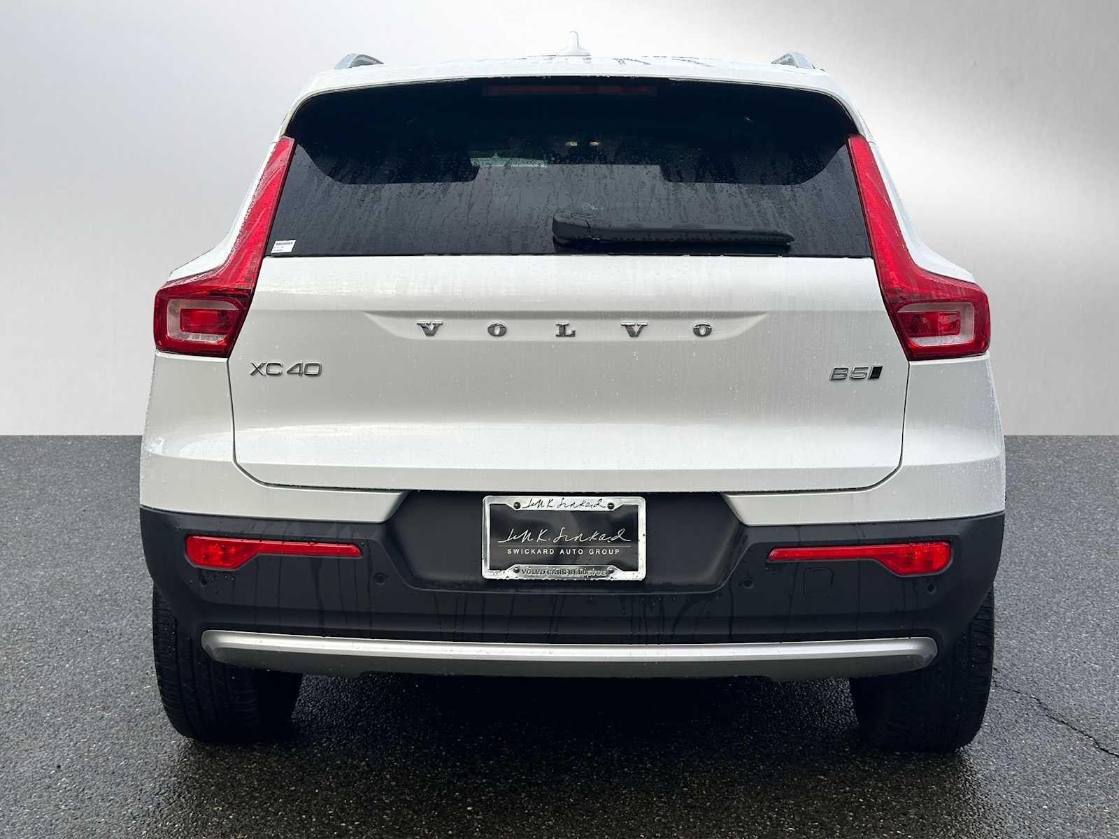 2025 Volvo XC40 Core Bright Theme