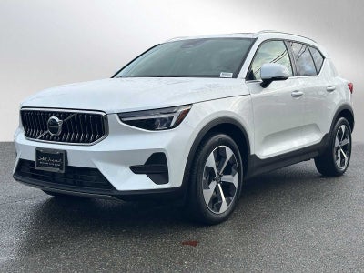 2025 Volvo XC40 Core Bright Theme