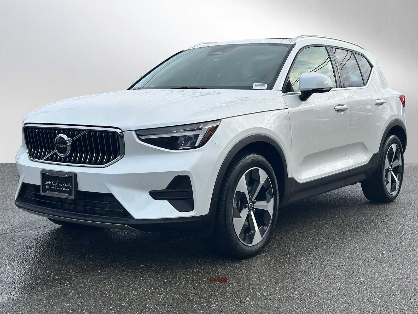 2025 Volvo XC40 Core Bright Theme