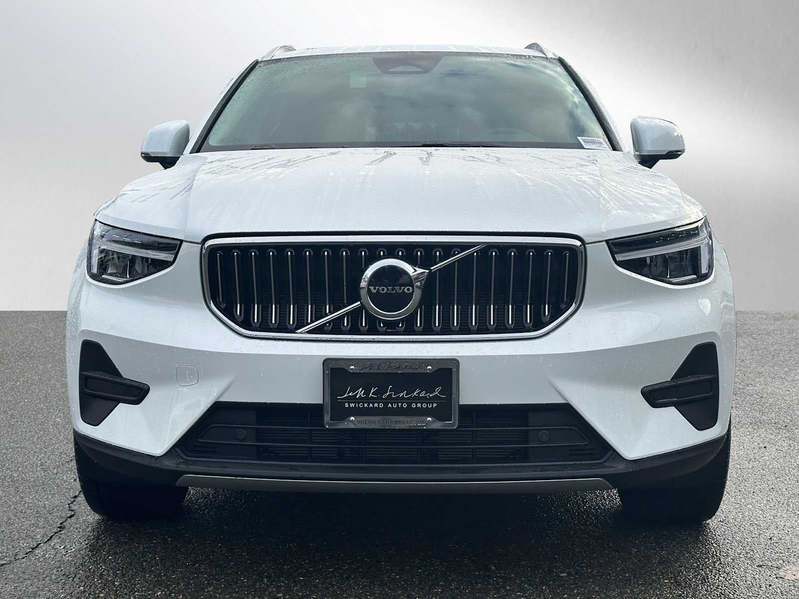 2025 Volvo XC40 Core Bright Theme
