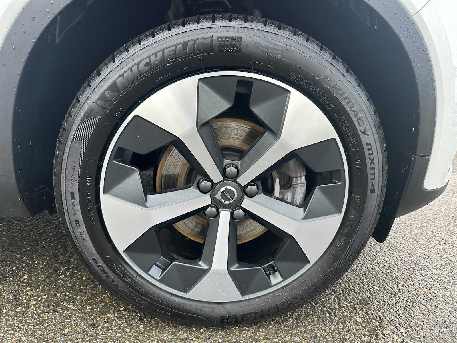 2025 Volvo XC40 Core Bright Theme