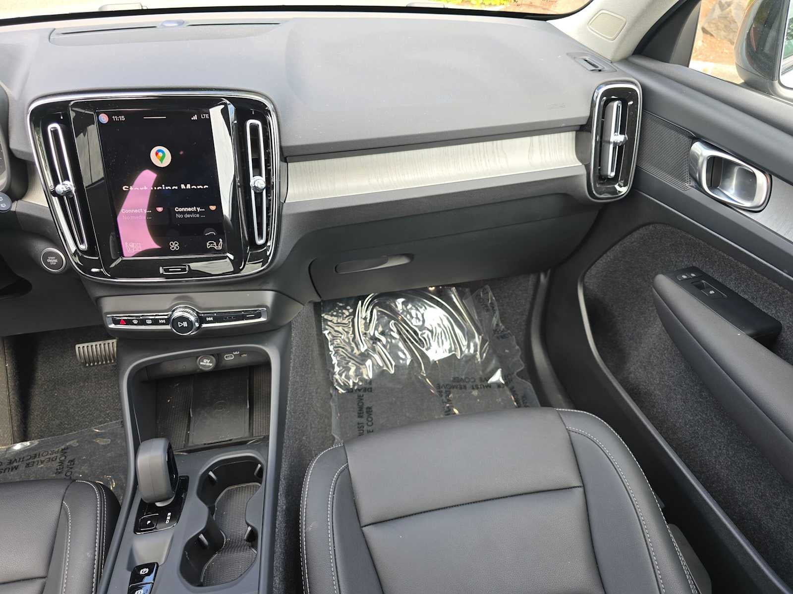 2026 Volvo XC40 Core
