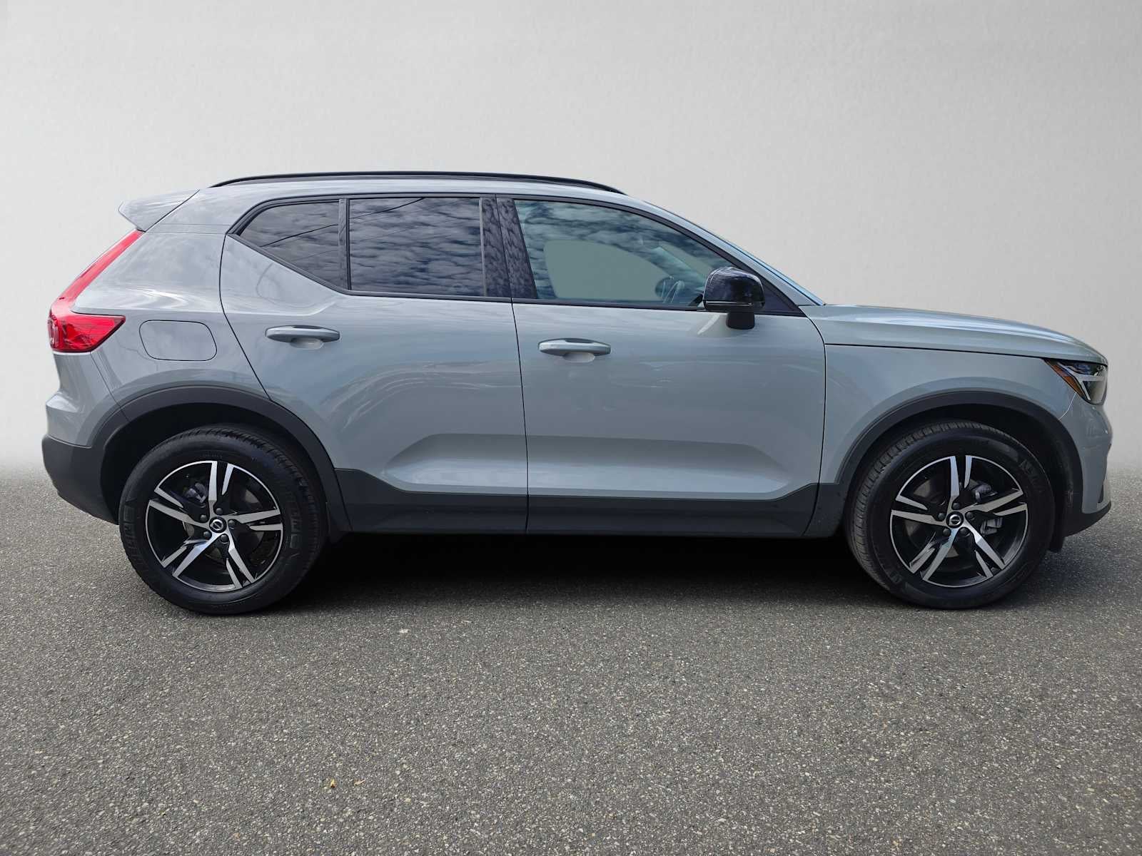 2026 Volvo XC40 Core