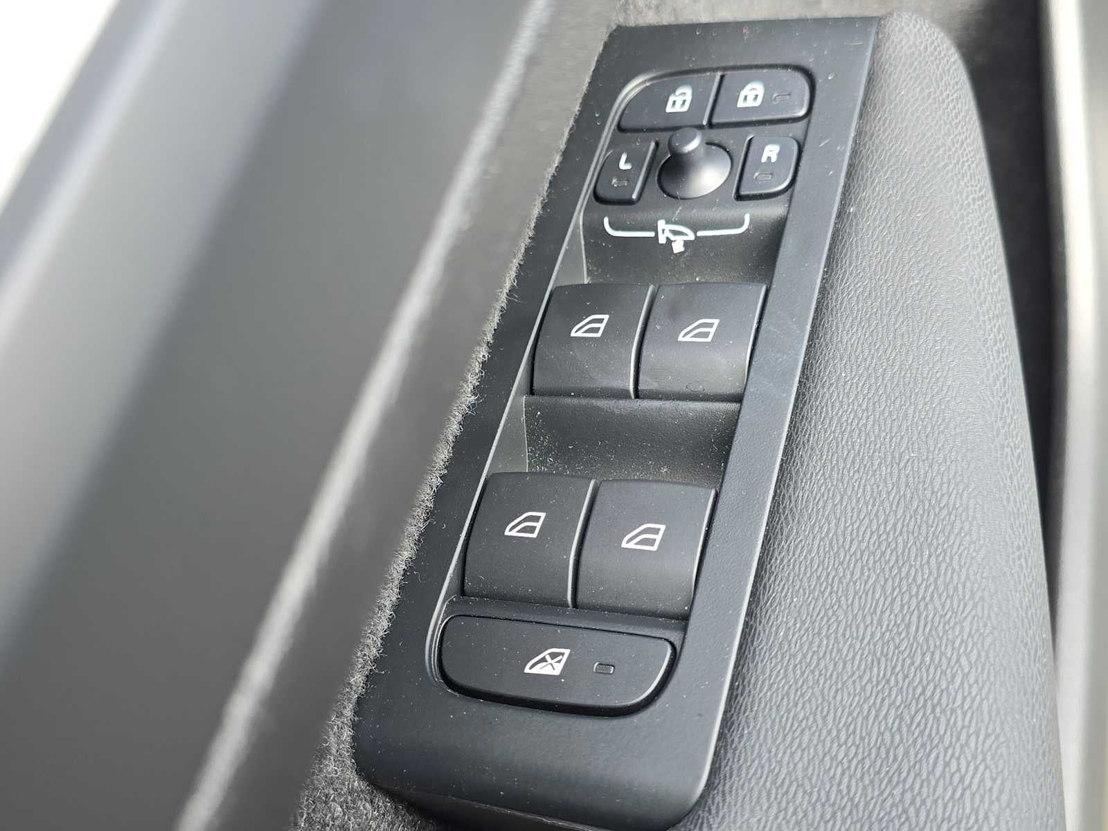 2026 Volvo XC40 Core