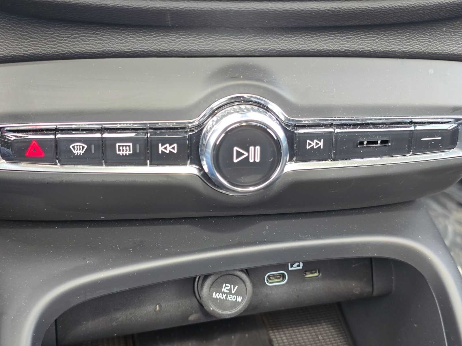 2026 Volvo XC40 Core