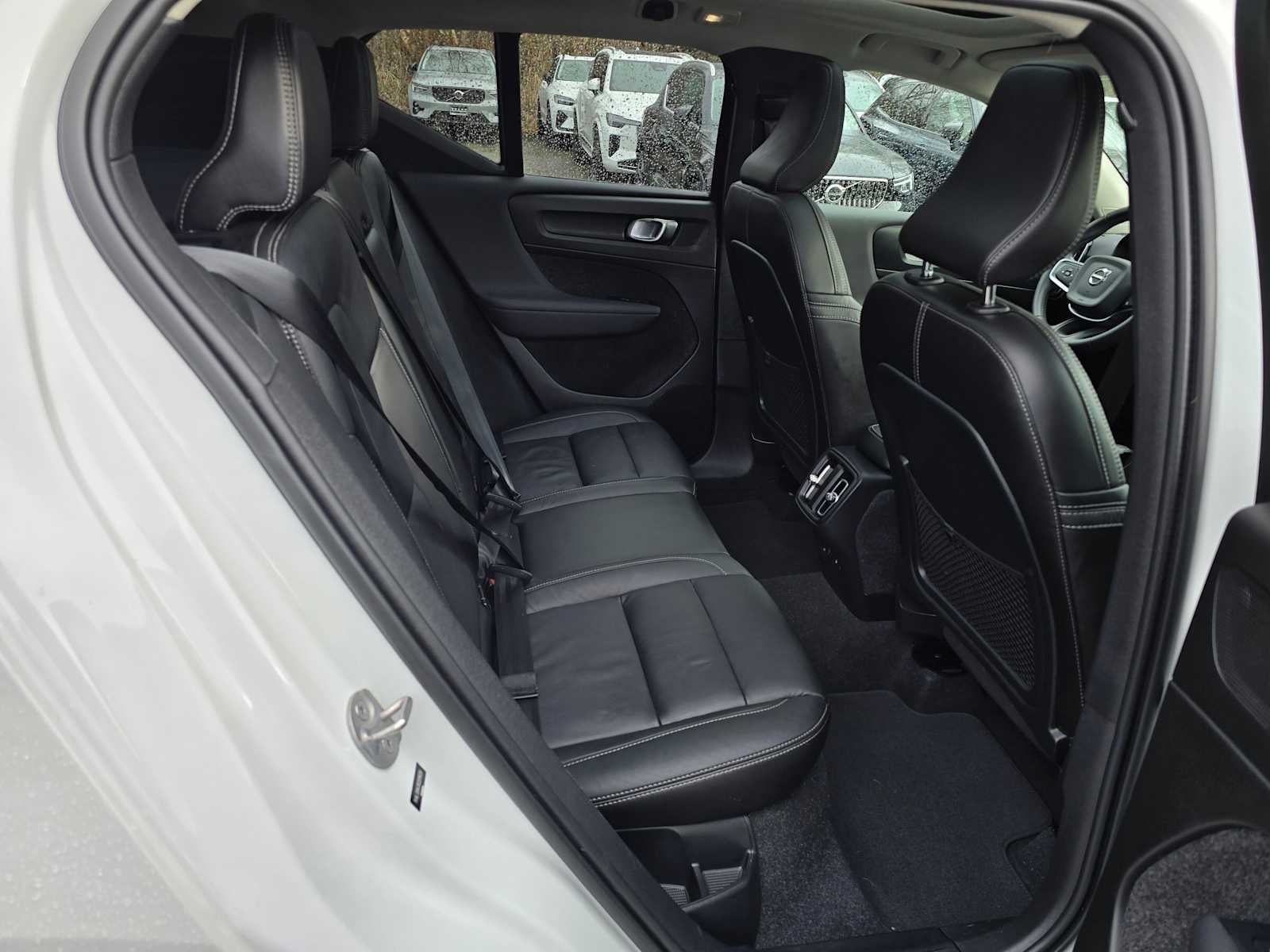 2024 Volvo XC40 Core Dark Theme