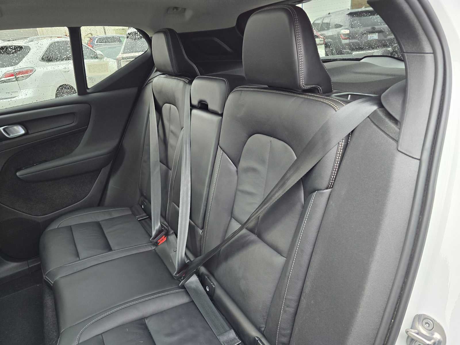 2024 Volvo XC40 Core Dark Theme