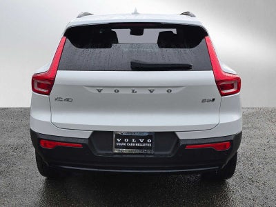 2024 Volvo XC40 Core Dark Theme