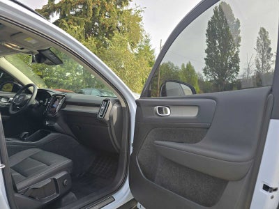 2024 Volvo XC40 Core Dark Theme