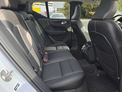 2024 Volvo XC40 Core Dark Theme