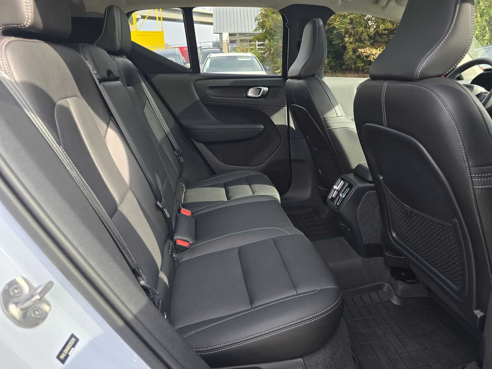 2024 Volvo XC40 Core Dark Theme