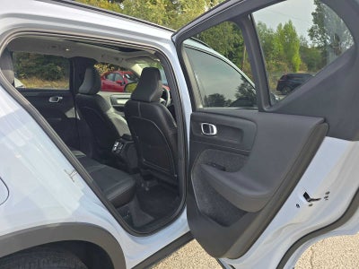 2024 Volvo XC40 Core Dark Theme