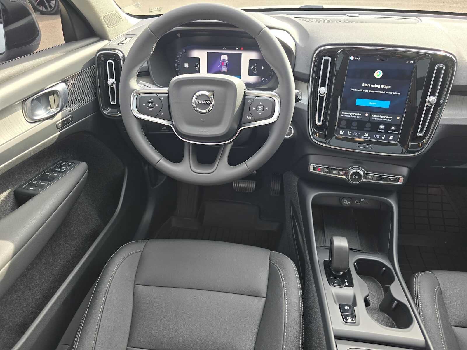 2024 Volvo XC40 Core Dark Theme
