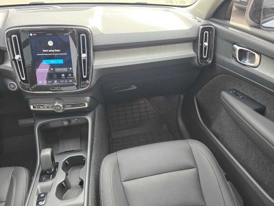 2024 Volvo XC40 Core Dark Theme