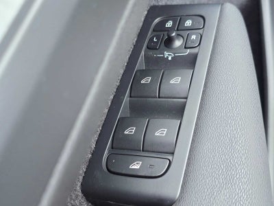2024 Volvo XC40 Core Dark Theme