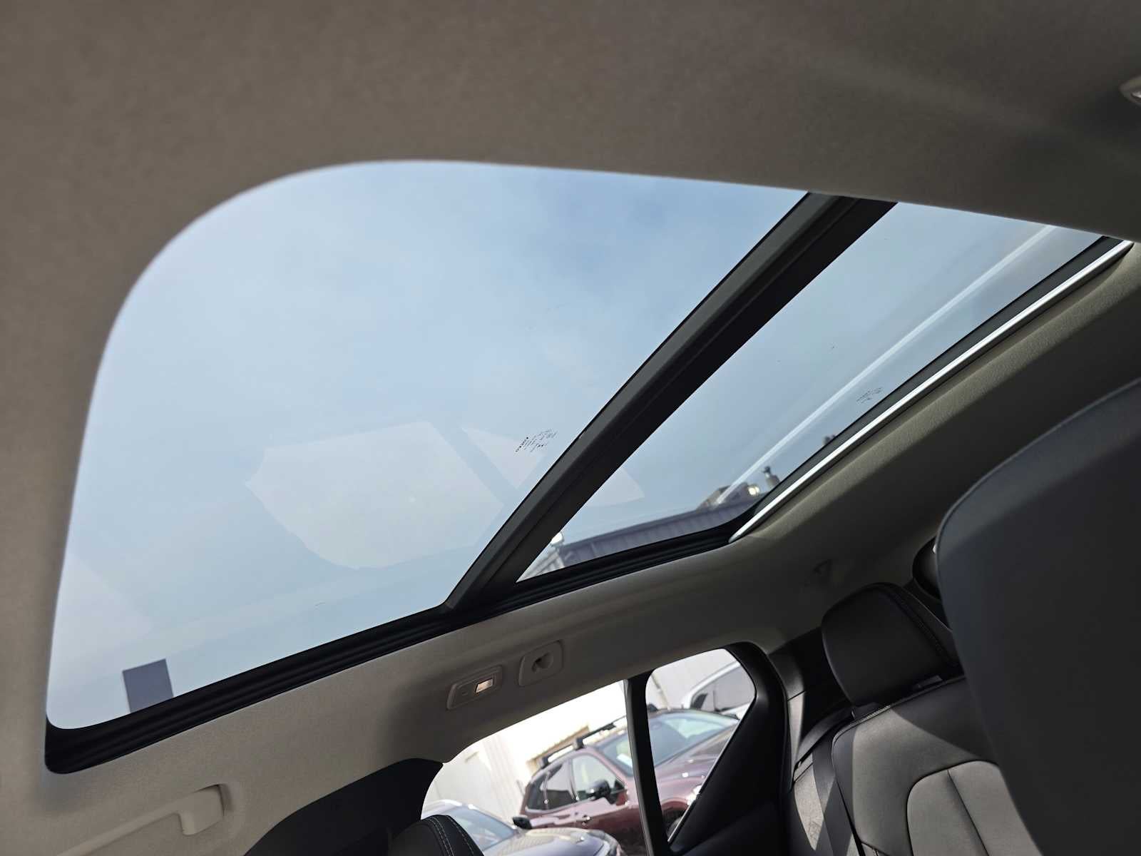 2024 Volvo XC40 Core Dark Theme