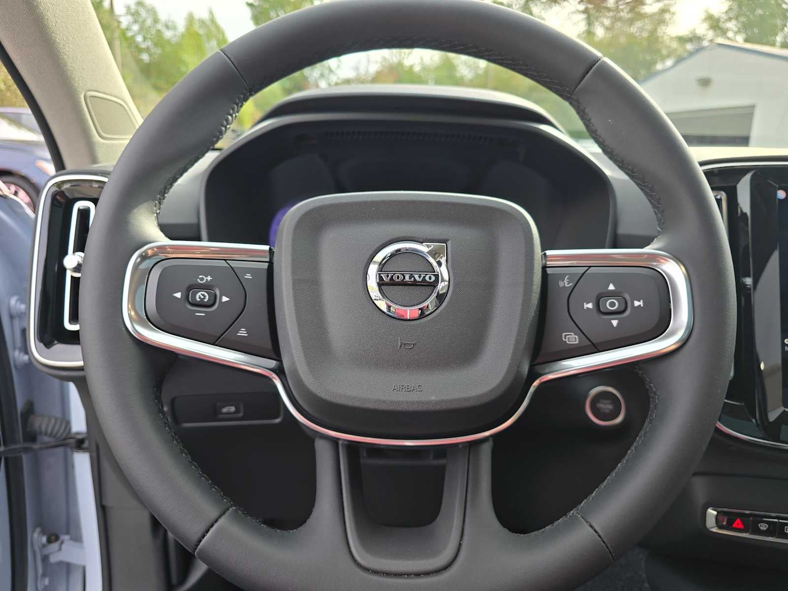 2024 Volvo XC40 Core Dark Theme