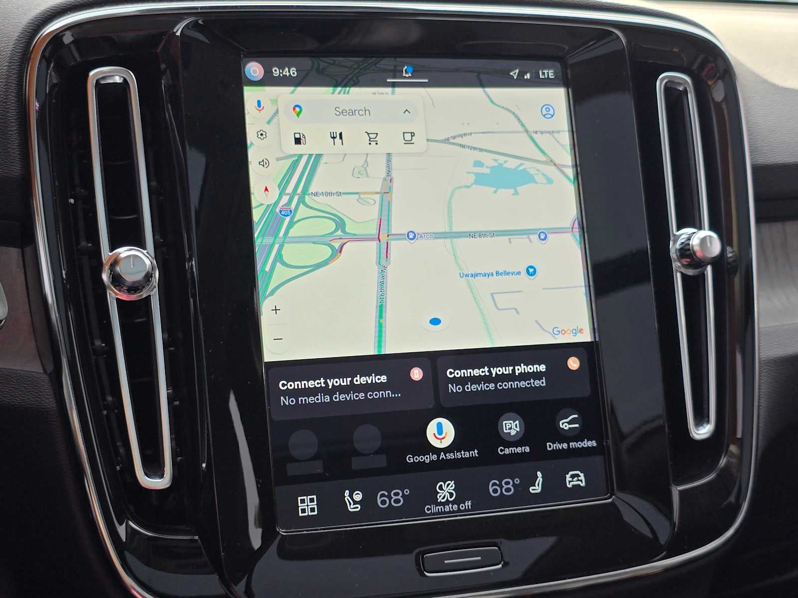 2024 Volvo XC40 Core Dark Theme